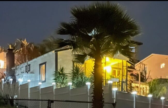 Building Photo - 1058 W 6th St