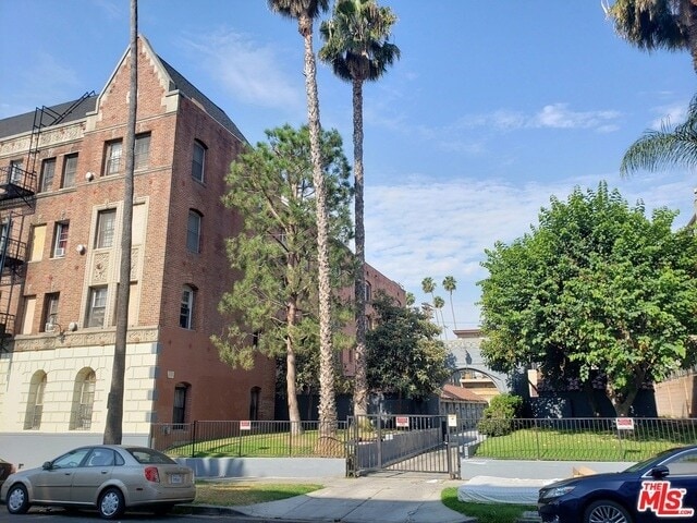 Photo - 329 S Manhattan Pl House