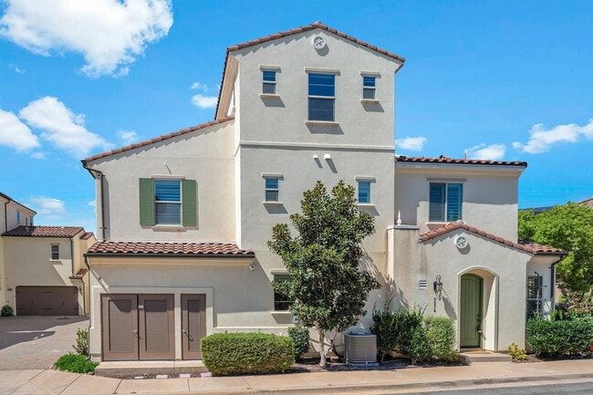 Building Photo - $5,000 - 3 Bed / 2.5 Bath Townhome located in a Gated Community in Del Sur