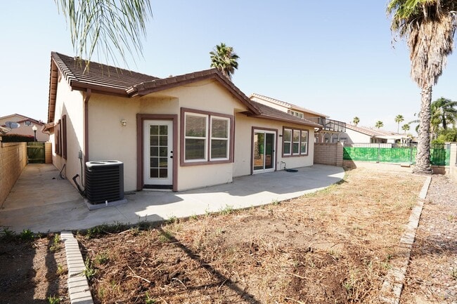 Beautiful 3 Bed / 2 Bath Moreno Valley Home with Garage - Beautiful 3 Bed / 2 Bath Moreno Valley Home with Garage