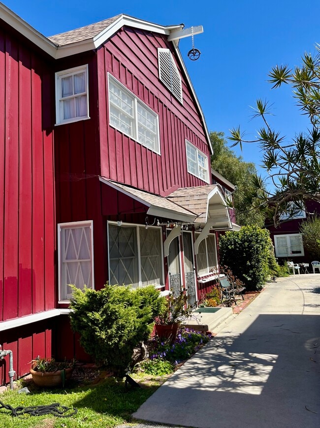 Building Photo - 4111 Wade St Unit Apt D