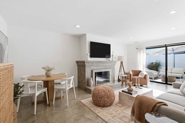 Photo - 1140 Manhattan Beach Blvd
