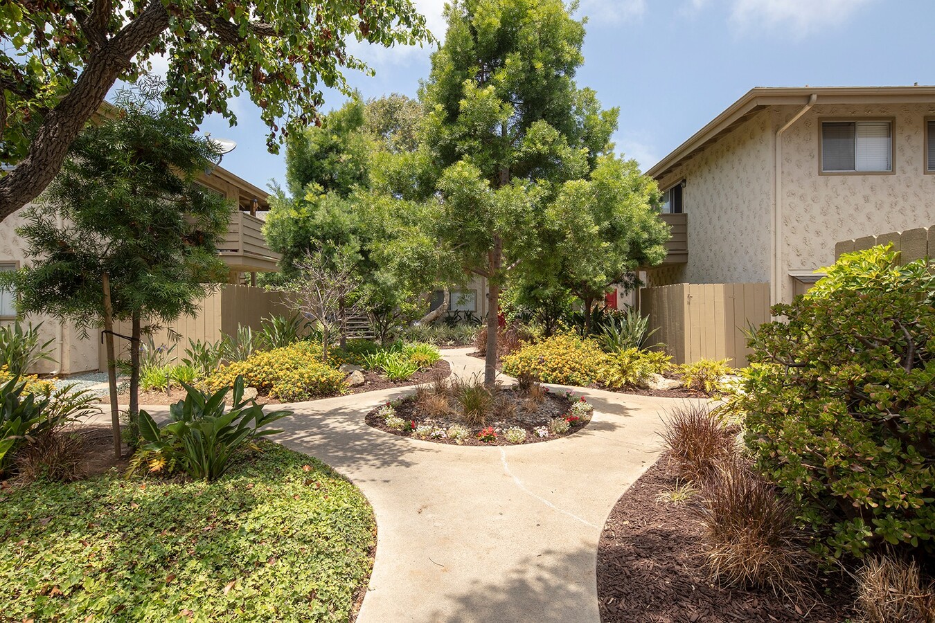 Photo - Garrett Gardens Apartments