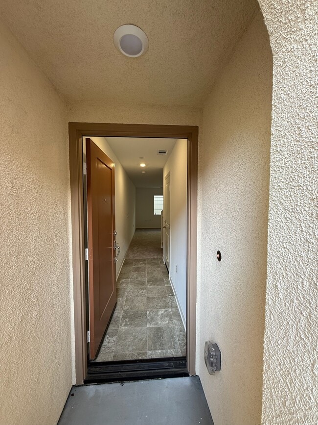 Entryway - 7512 Fig Grove Ln