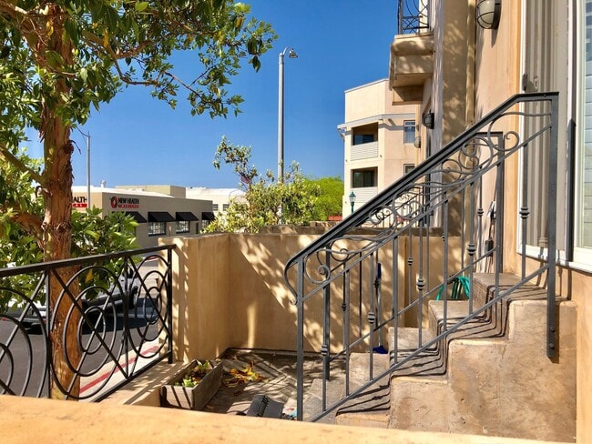 Photo - Lovely 3 bd/2.5 ba Townhome - Old Town Torrance!