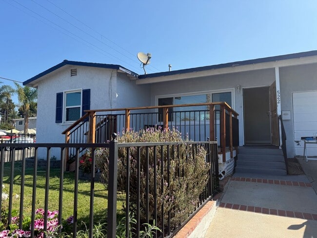 Building Photo - Charming 2 Bedroom Home in Coastal Oceanside Call 6 1 9 8 8 8 5 5 5 4