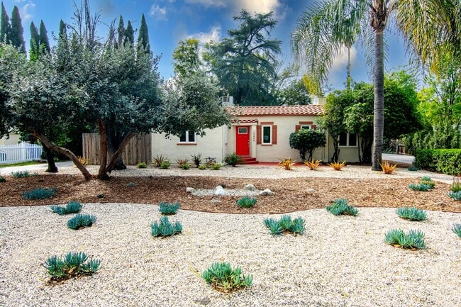 Photo - 15946 Hart St Unit 15946