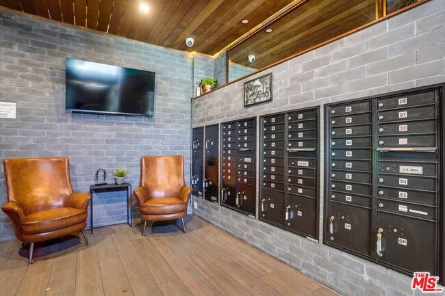 Photo - 105 S Fairfax Ave Unit PH308