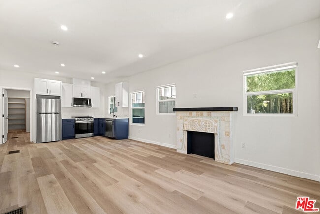 Building Photo - 1305 Lucile Ave Unit 4