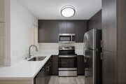 2BR, 2BA - 925SF - Kitchen - Central Park