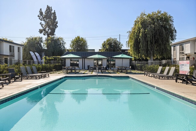 Building Photo - Horizon