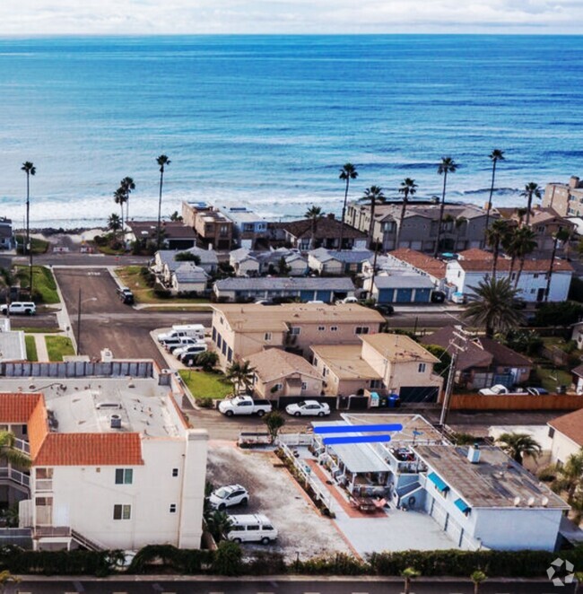 Great Oceanside Location, 300 feet from the Pacific Ocean. - 934 S Myers St Unit Apt. A