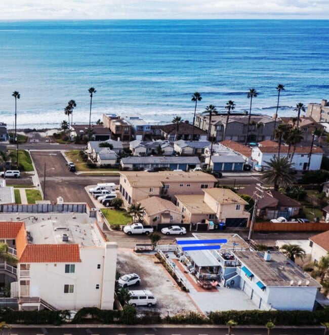 Great Oceanside Location, 300 feet from the Pacific Ocean. - 934 S Myers St Unit Apt. A