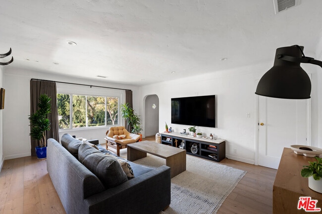 Photo - 502 N Sweetzer Ave