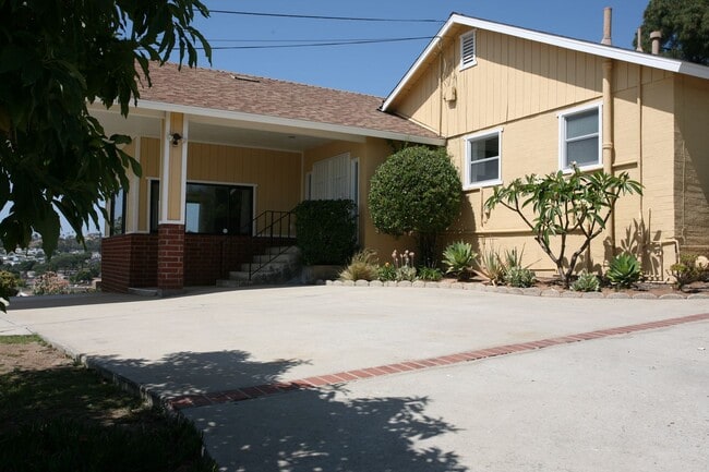 3Br 2Ba Single Story Available Now! - 3Br 2Ba Single Story Available Now! House