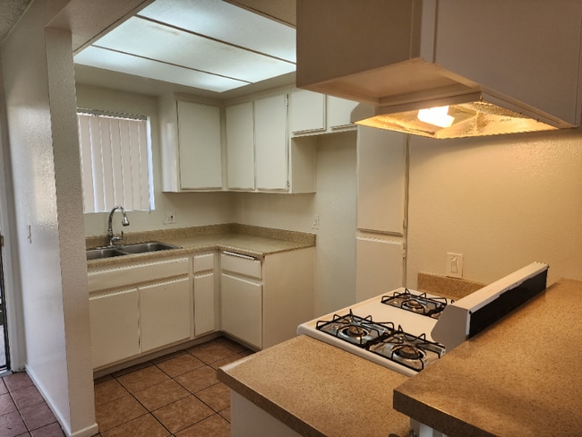 Photo - 633 Broad Ave Unit 27