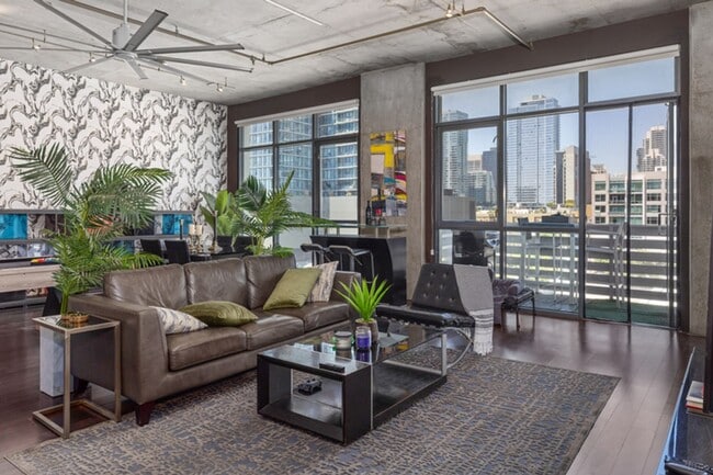 Building Photo - Gorgeous Loft Downtown San Diego! Unit 605