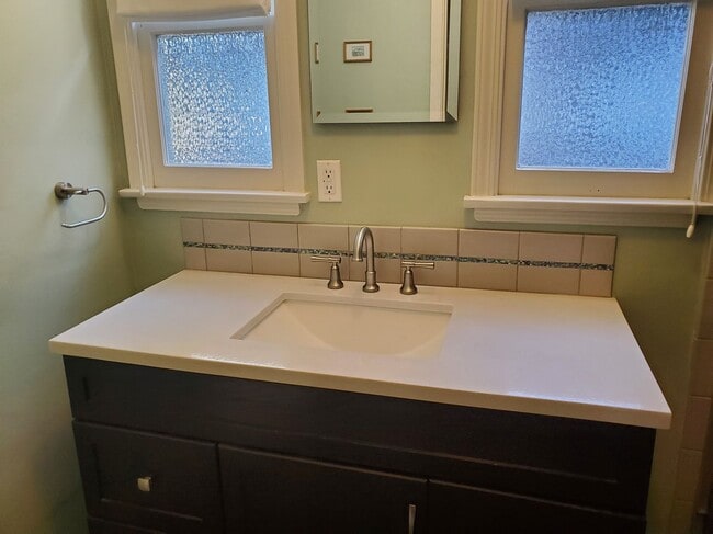 Photo - 621 Eaton Dr