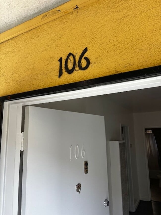 Photo - Spacious 1-Bedroom Apartment in Van Nuys –... Unit 205