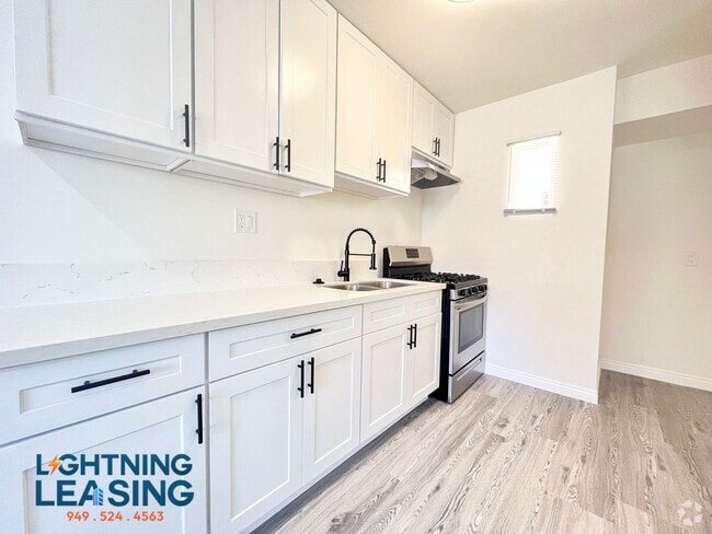 Building Photo - 843 S Carondelet St Unit 10D Rental