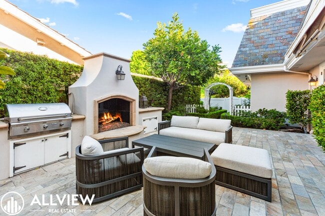 Available Furnished or Unfurnished! Stunni... - Available Furnished or Unfurnished! Stunni... House