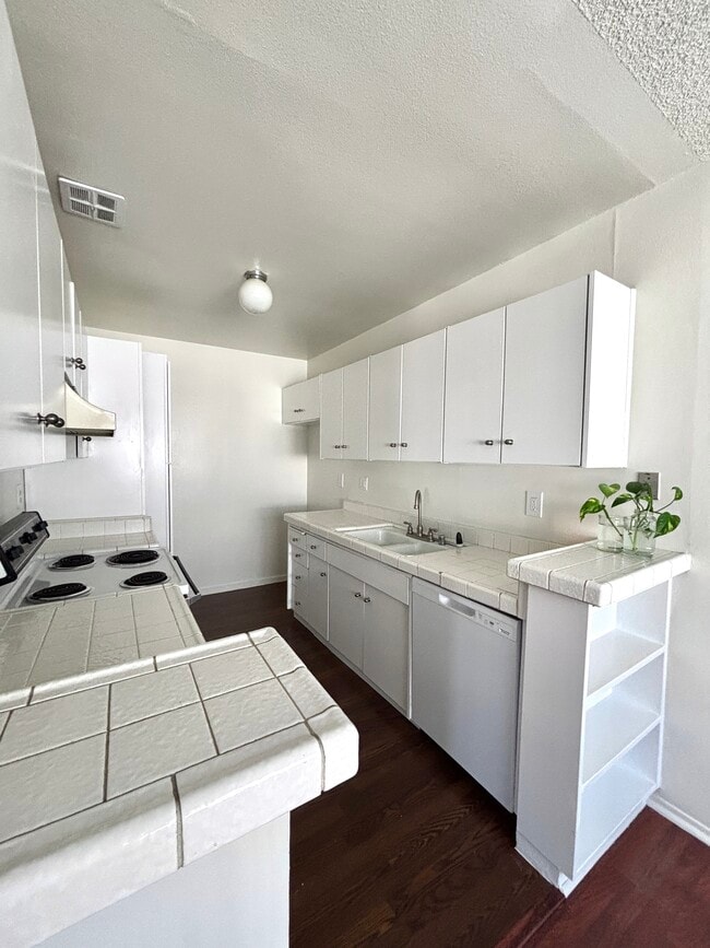 Photo - 5400 Newcastle Ave Unit 66
