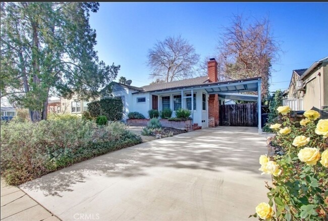 Building Photo - Spacious 3BR Home with Bonus Room in Magno...