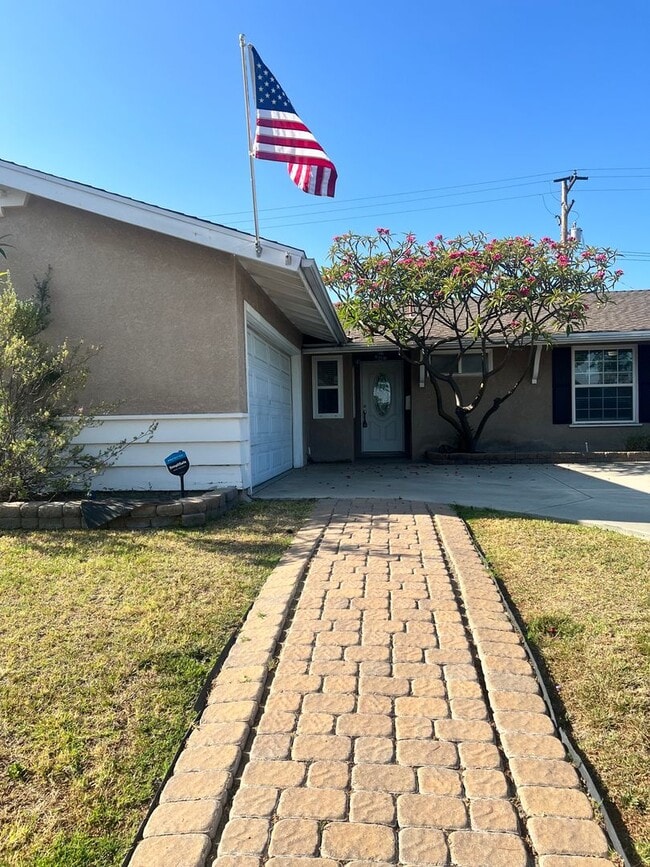 Building Photo - Welcome to the East Whittier 3 Bedroom House.