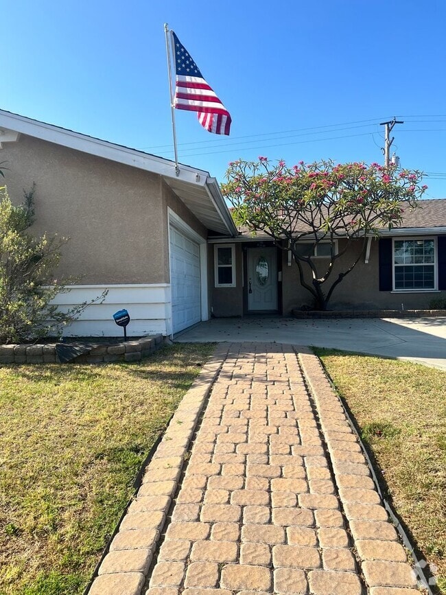 Building Photo - Welcome to the East Whittier 3 Bedroom House.