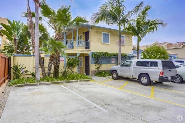 Building Photo - Studio in Pacific Beach Apartment Community Unit 1