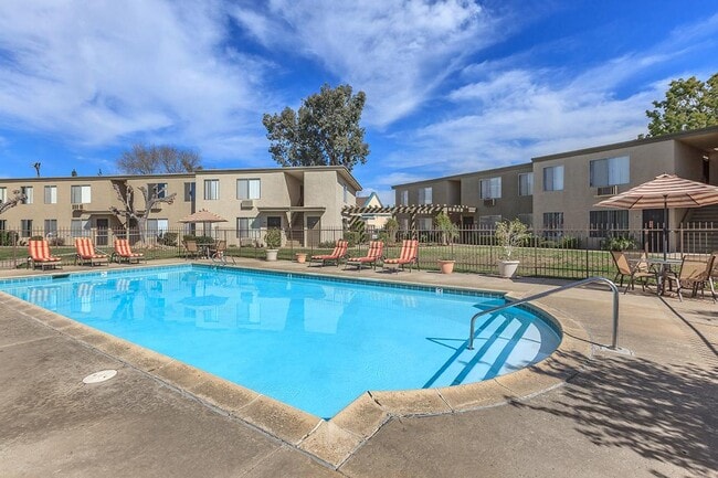 Courtyards - Courtyards Apartments