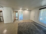 Photo - 3 bedroom - 1.5 bathroom single level Condo