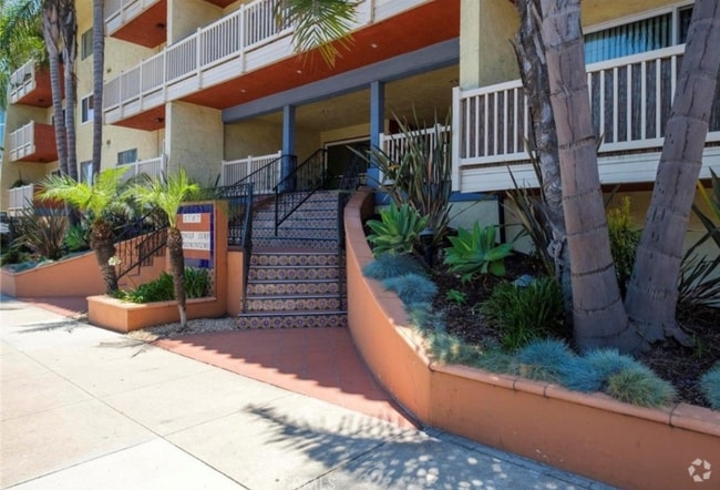 Building Photo - 1707 Pacific Coast Hwy Rental