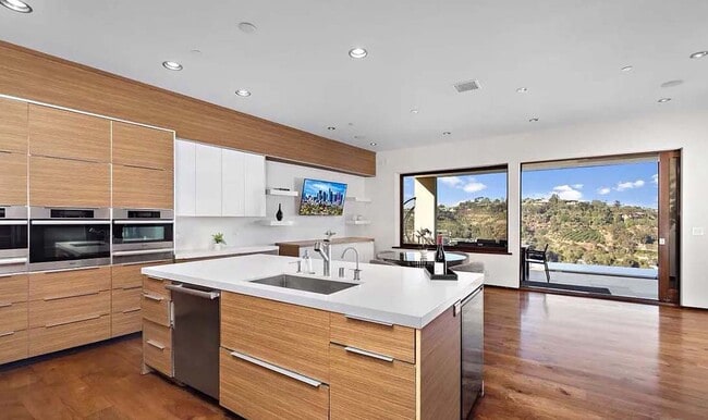 Photo - 1018 Stradella Rd