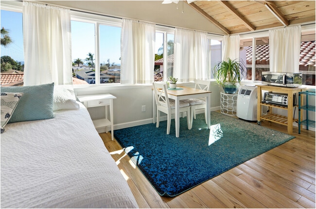 Photo - SPECTACULAR PEAK OCEAN VIEW STUDIO!