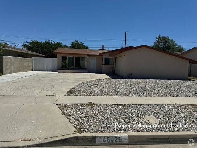 Building Photo - Beautifully upgraded 3 + 2 in West Lancaster Rental