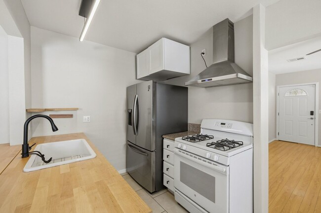 Photo - 10412 Eldora Ave
