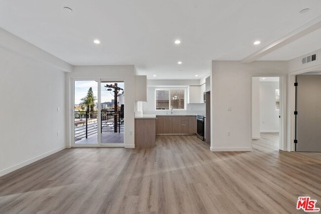Photo - 10918 Camarillo St Unit 403