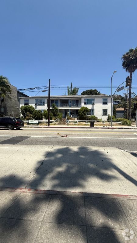 Building Photo - 1701 Nichols Canyon Rd Rental
