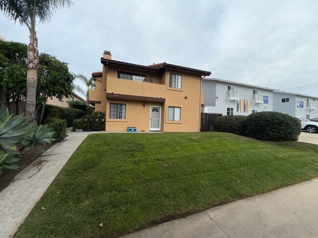 Building Photo - 1460 Hornblend St Unit #3