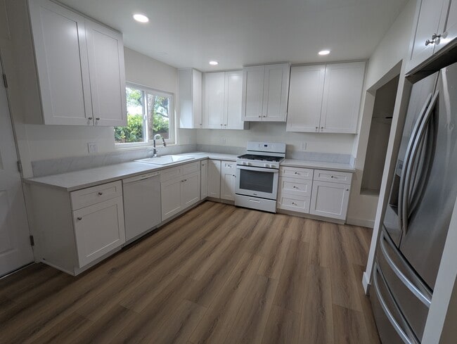 Photo - 613 Illinois Ct Unit 2