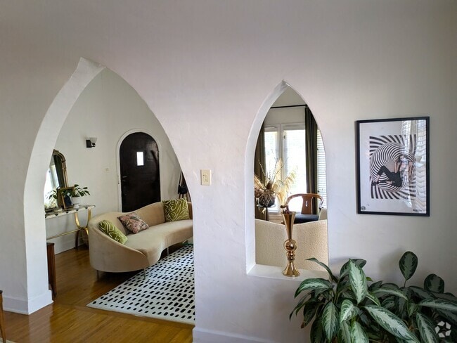 Building Photo - 6267 Commodore Sloat Dr Rental