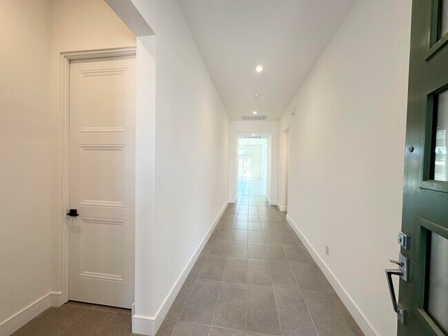 Photo - 379 Fountain Dr