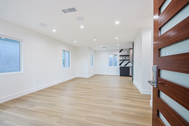 Photo - 4573 Triggs St