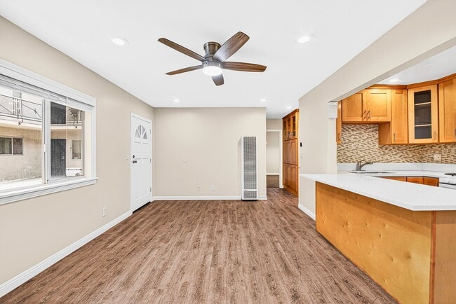 Photo - 1427 W Parade St Unit 04
