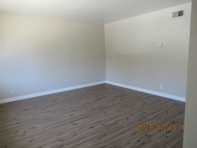 Photo - c90800 Unit 900