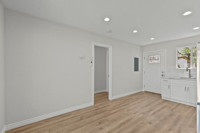 Photo - 1745 1/2 West 39th Street