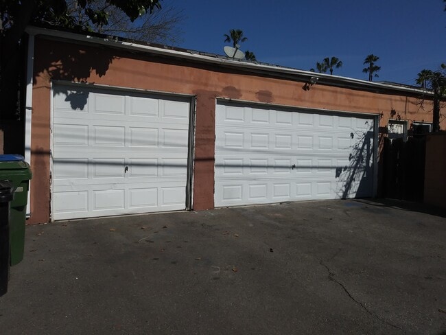 Building Photo - 12138 Mitchell Ave Unit 12138