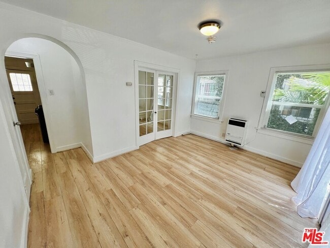 Photo - 934 1/2 S Berendo St