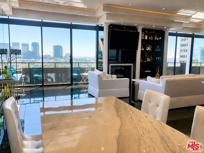 Building Photo - 10535 Wilshire Blvd Unit PH1